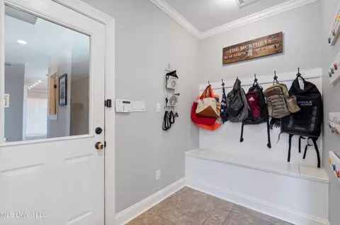 Entry Way - 2597 Oak Manor Dr, Hernando, MS 38632 photo 2 of 2