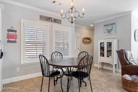 Dining - 2597 Oak Manor Dr, Hernando, MS 38632 photo 2 of 2