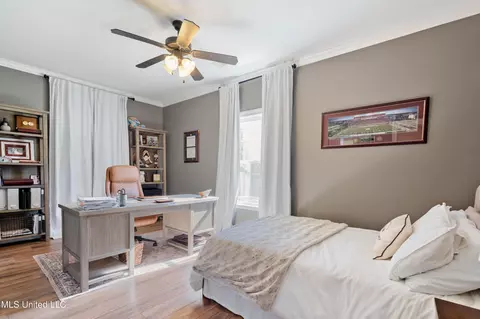 Bedroom - 2597 Oak Manor Dr, Hernando, MS 38632 photo 2 of 8