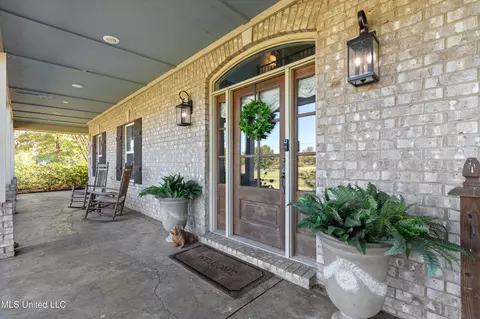 Exterior - 2597 Oak Manor Dr, Hernando, MS 38632 photo 3 of 5