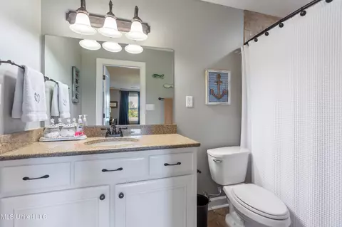 Bath - 2597 Oak Manor Dr, Hernando, MS 38632 photo 7 of 7