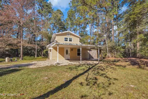 7008 Crazy Horse Dr, Kiln, MS 39556