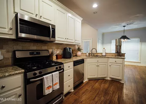 Kitchen - 110 Timbercrest Ln, Brandon, MS 39047 photo 1 of 1