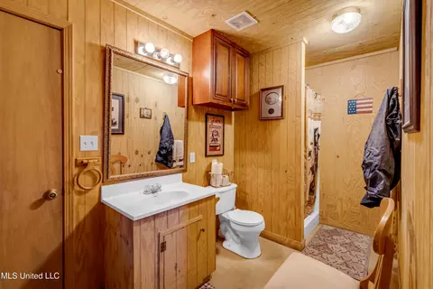 Bath - 21129 S Fork Rd, Saucier, MS 39574 photo 3 of 3