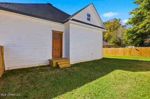 Exterior - 552 E First St, Forest, MS 39074 photo 4 of 6