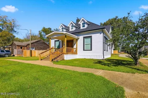 Exterior - 552 E First St, Forest, MS 39074 photo 2 of 6