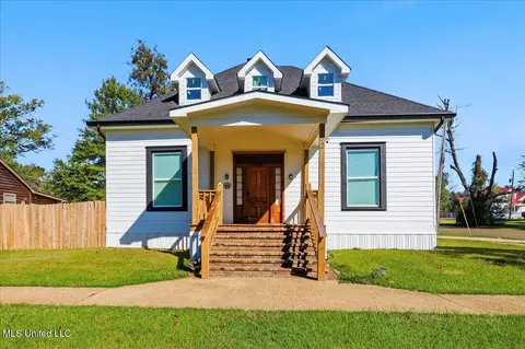 552 E First St, Forest, MS 39074