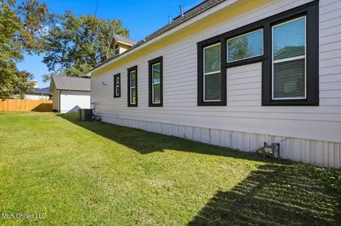Exterior - 552 E First St, Forest, MS 39074 photo 6 of 6