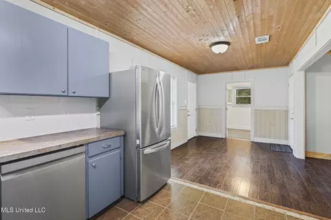 Entry Way - 1305 W Mchenry Rd, Mchenry, MS 39561 photo 2 of 3