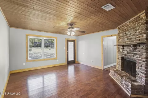 Living - 1305 W Mchenry Rd, Mchenry, MS 39561 photo 1 of 2