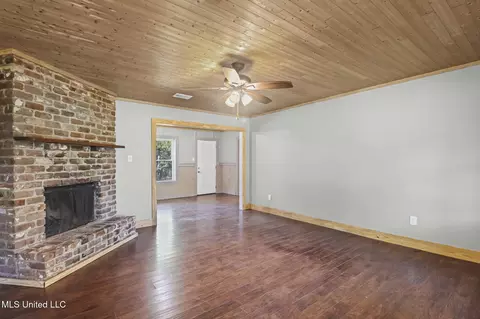Living - 1305 W Mchenry Rd, Mchenry, MS 39561 photo 2 of 2