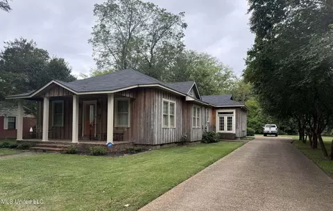 103 Park Ave, Indianola, MS 38751