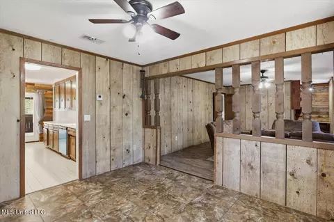 Entry Way - 149 Oak Park Dr, Forest, MS 39074 photo 1 of 2