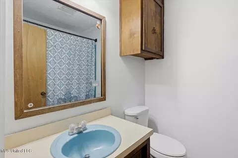 Bath - 149 Oak Park Dr, Forest, MS 39074 photo 1 of 2