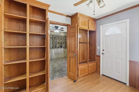 Entry Way - 149 Oak Park Dr, Forest, MS 39074 photo 2 of 2