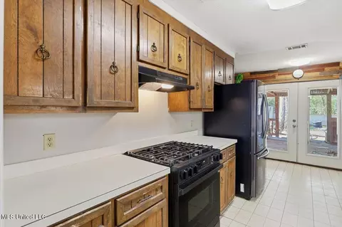 Kitchen - 149 Oak Park Dr, Forest, MS 39074 photo 2 of 2