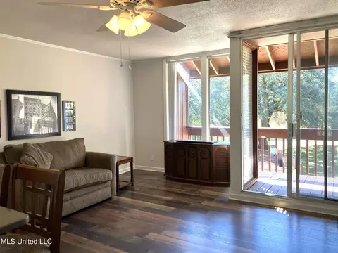 230 Lakeside Villa #E, Diamondhead, MS 39525