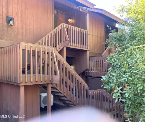 230 Lakeside Villa #E, Diamondhead, MS 39525