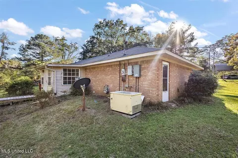 Exterior - 820 Memorial Dr, Braxton, MS 39044 photo 5 of 7