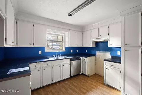 Kitchen - 820 Memorial Dr, Braxton, MS 39044 photo 2 of 3