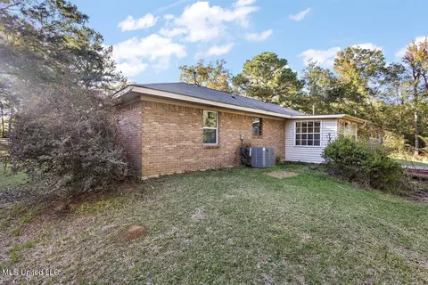 Exterior - 820 Memorial Dr, Braxton, MS 39044 photo 4 of 7