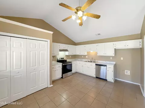 6290 E Oak Run Dr, Olive Branch, MS 38654 photo 7