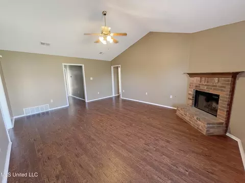 6290 E Oak Run Dr, Olive Branch, MS 38654 photo 5