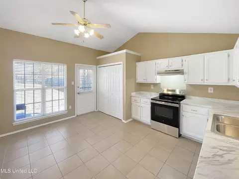 6290 E Oak Run Dr, Olive Branch, MS 38654 photo 9