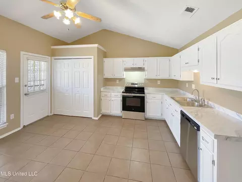 6290 E Oak Run Dr, Olive Branch, MS 38654 photo 6