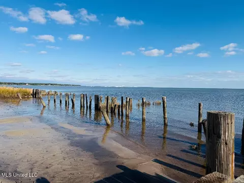 4216 Beach Blvd, Ocean Springs, MS 39564