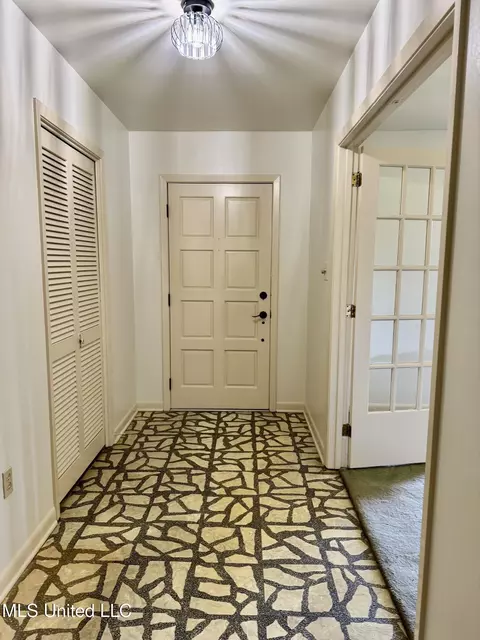 Entry Way - 124 Mansfield Dr, Natchez, MS 39120 photo 1 of 3