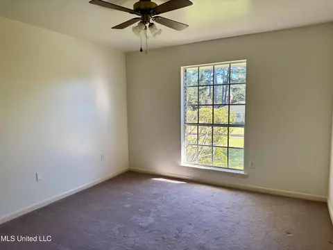 Bedroom - 124 Mansfield Dr, Natchez, MS 39120 photo 3 of 6