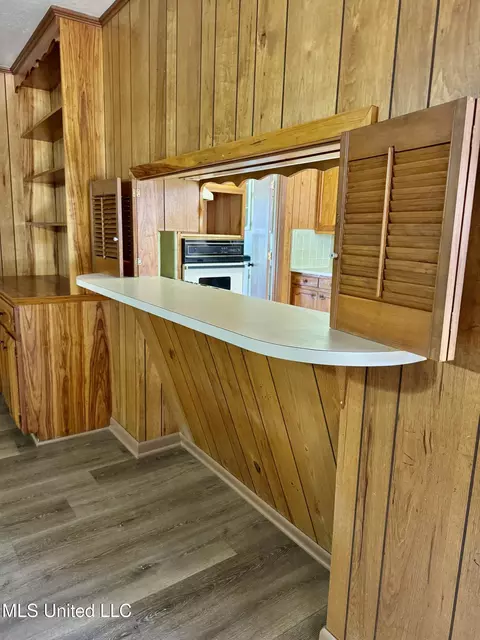 Kitchen - 124 Mansfield Dr, Natchez, MS 39120 photo 7 of 7