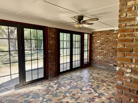 Exterior - 124 Mansfield Dr, Natchez, MS 39120 photo 6 of 9