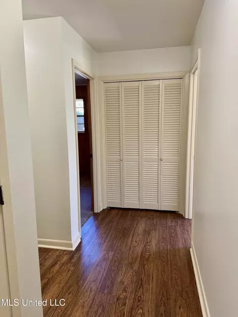 Entry Way - 124 Mansfield Dr, Natchez, MS 39120 photo 2 of 3