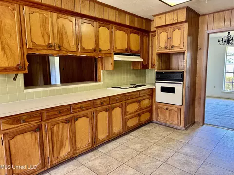 Kitchen - 124 Mansfield Dr, Natchez, MS 39120 photo 2 of 7