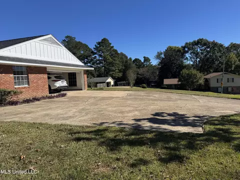 Exterior - 124 Mansfield Dr, Natchez, MS 39120 photo 9 of 9