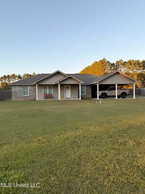 6745 Whites Farm Rd, Lucedale, MS 39452