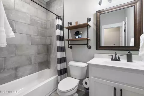 Bath - 681 Pond View Cir, Hernando, MS 38632 photo 4 of 5
