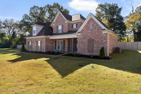 Exterior - 681 Pond View Cir, Hernando, MS 38632 photo 4 of 6