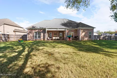 Exterior - 681 Pond View Cir, Hernando, MS 38632 photo 5 of 6