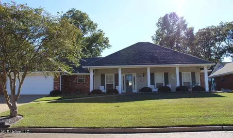 2723 N Sycamore Cv, Pearl, MS 39208