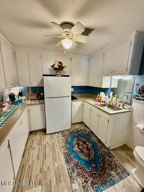 Kitchen - 10 Pecan Way, Natchez, MS 39120 photo 3 of 6