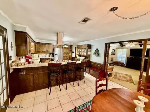 Kitchen - 10 Pecan Way, Natchez, MS 39120 photo 6 of 6
