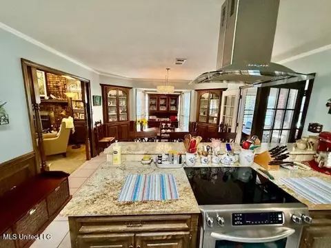 Kitchen - 10 Pecan Way, Natchez, MS 39120 photo 5 of 6