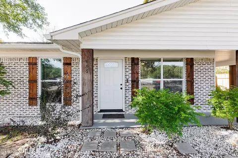 446 Hanley Rd, Ocean Springs, MS 39564