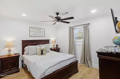 Bedroom - 2701 Highway 80, Brandon, MS 39042 photo 4 of 5