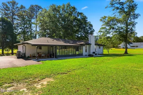 Exterior - 2701 Highway 80, Brandon, MS 39042 photo 7 of 9