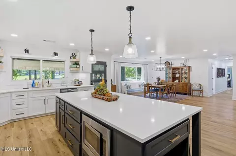 Kitchen - 2701 Highway 80, Brandon, MS 39042 photo 4 of 4