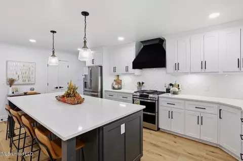 Kitchen - 2701 Highway 80, Brandon, MS 39042 photo 3 of 4